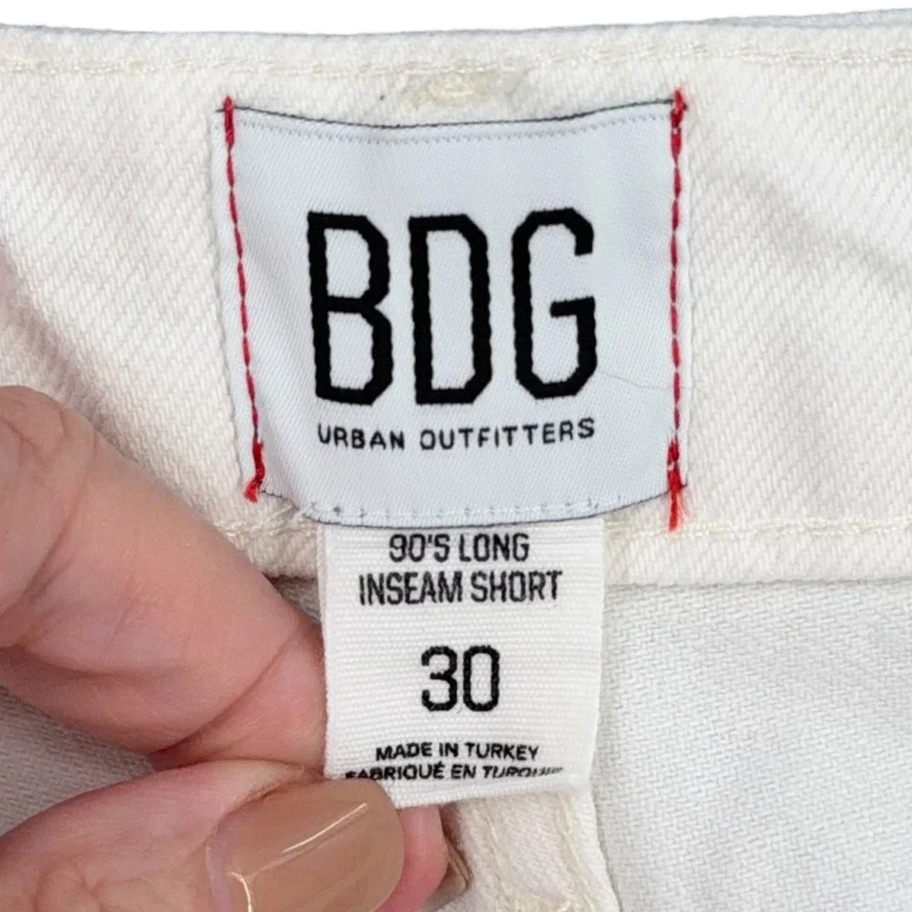 BDG‎ Urban Outfitters 90s Long Inseam White Denim Mom Shorts Size 30